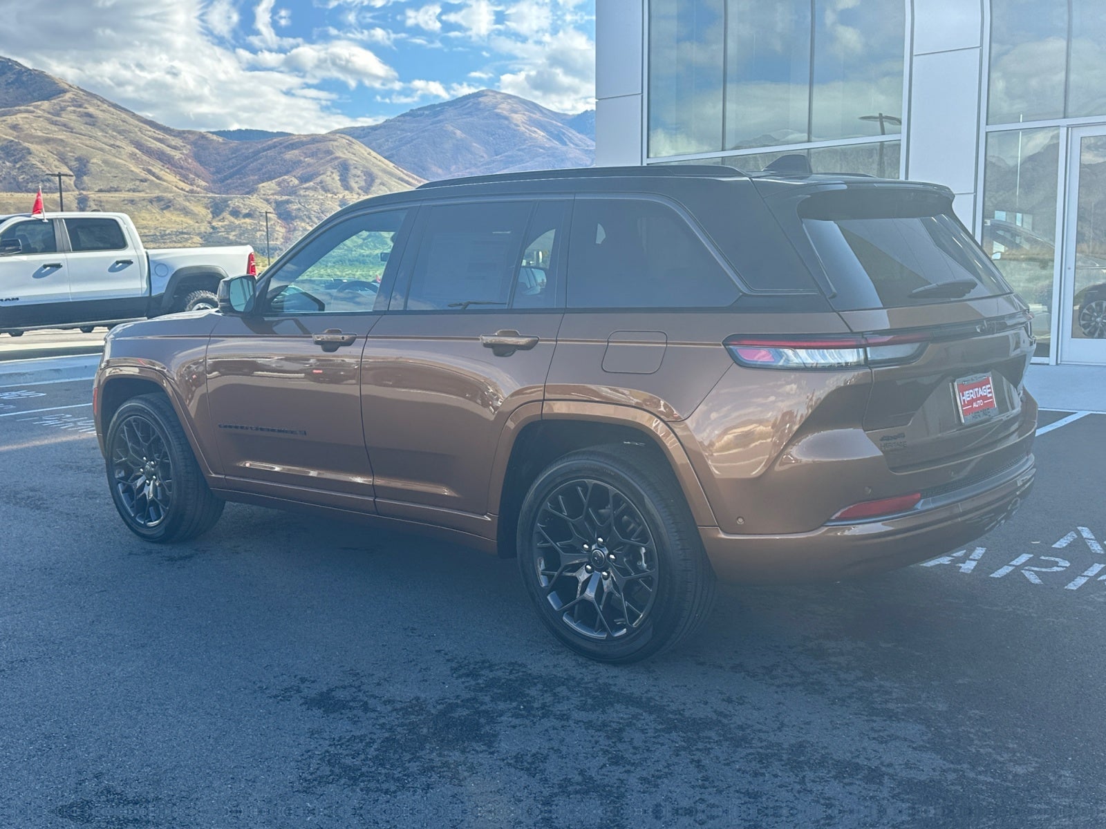 2027 Jeep Grand Cherokee GRAND CHEROKEE SUMMIT 4X4