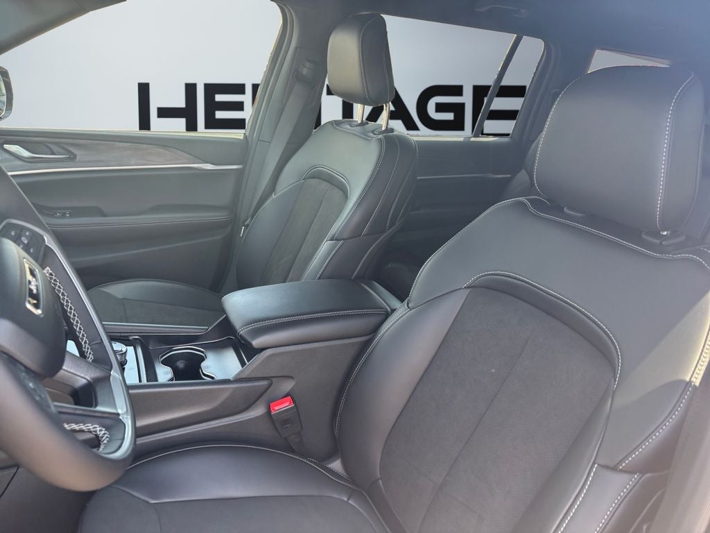 2026 Jeep Grand Cherokee GRAND CHEROKEE L LAREDO ALTITUDE 4X4