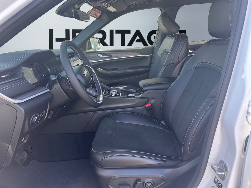 2026 Jeep Grand Cherokee GRAND CHEROKEE L LAREDO ALTITUDE 4X4