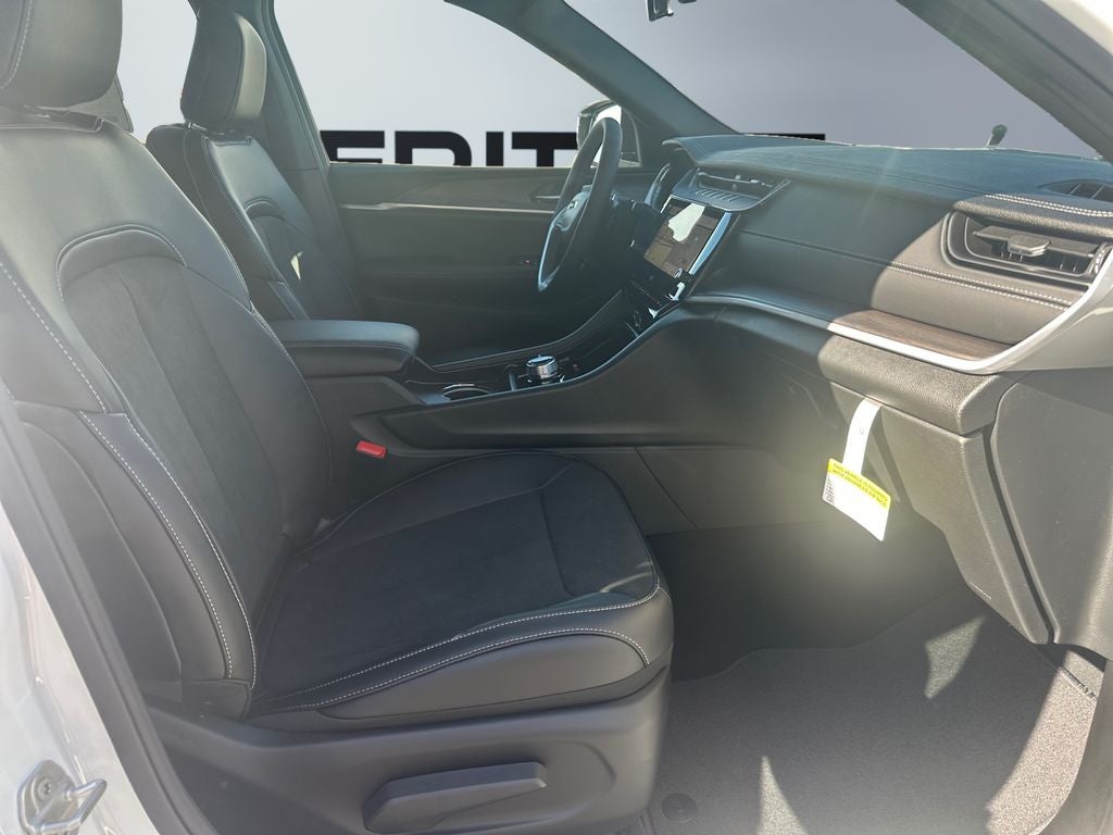 2026 Jeep Grand Cherokee GRAND CHEROKEE L LAREDO ALTITUDE 4X4