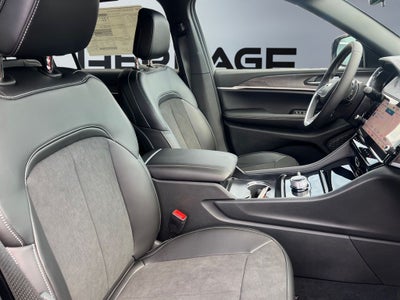 2026 Jeep Grand Cherokee GRAND CHEROKEE L LAREDO ALTITUDE 4X4