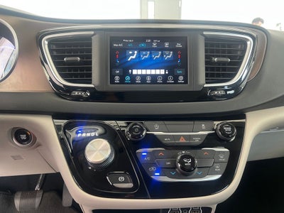 2021 Chrysler Voyager L
