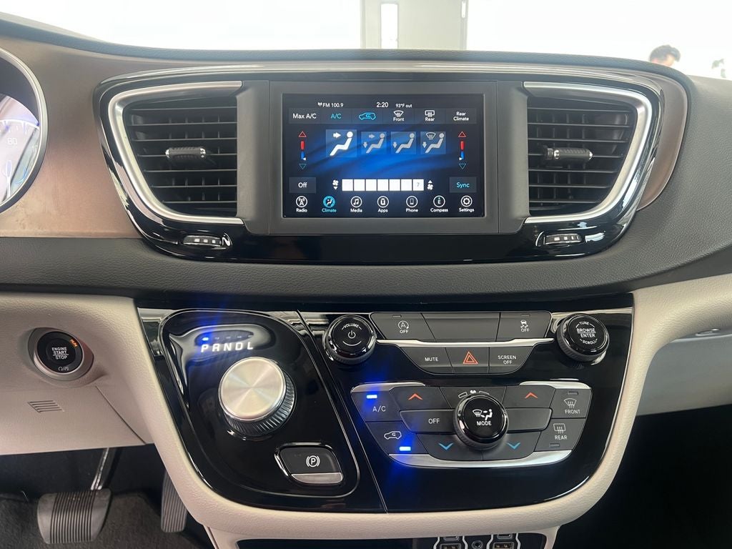 2021 Chrysler Voyager L