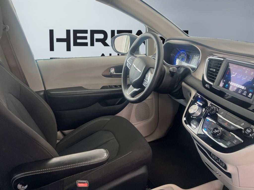 2021 Chrysler Voyager L