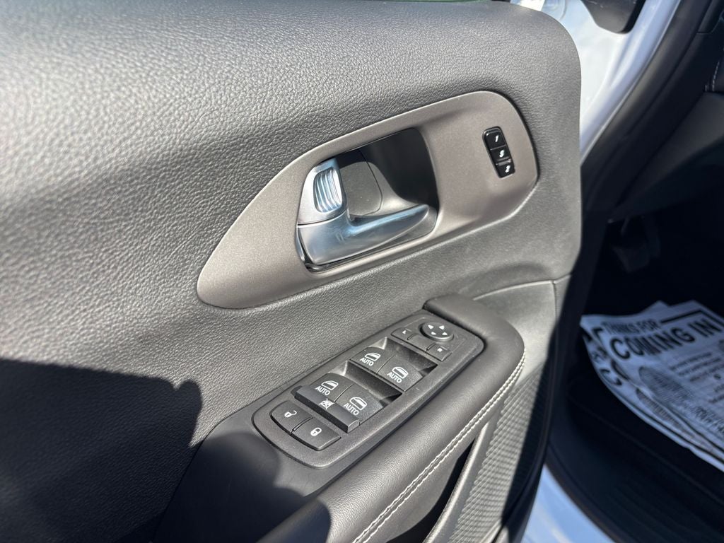 2027 Chrysler Pacifica PACIFICA SELECT AWD