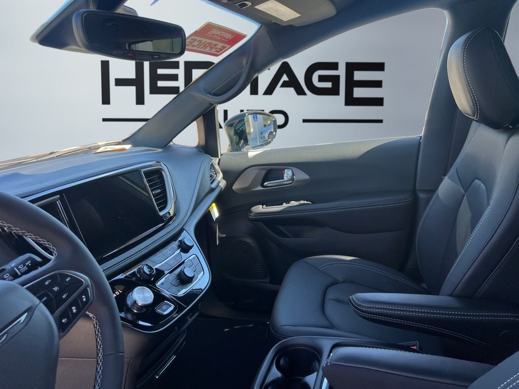 2027 Chrysler Pacifica PACIFICA SELECT AWD