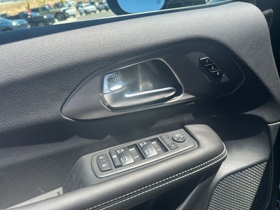 2027 Chrysler Pacifica PACIFICA SELECT AWD