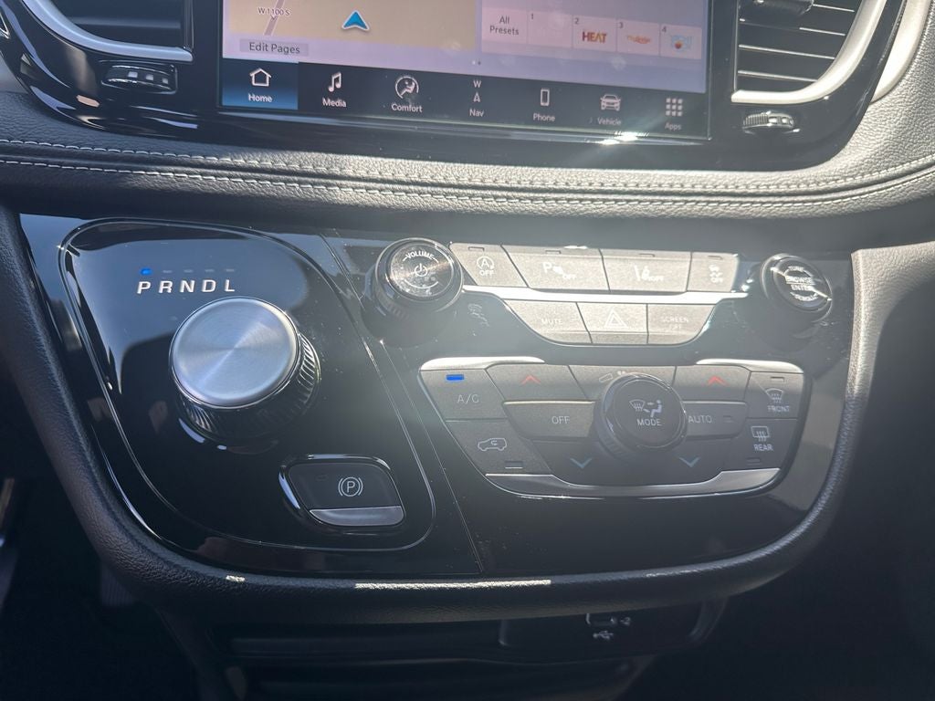 2027 Chrysler Pacifica PACIFICA SELECT AWD