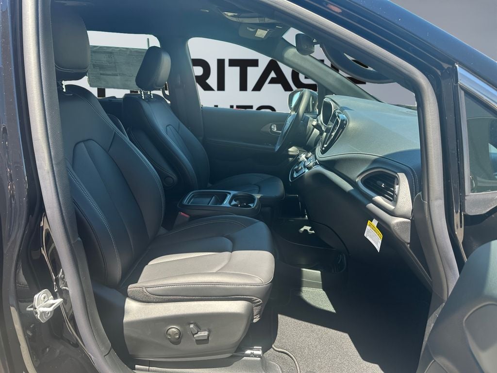 2027 Chrysler Pacifica PACIFICA SELECT AWD