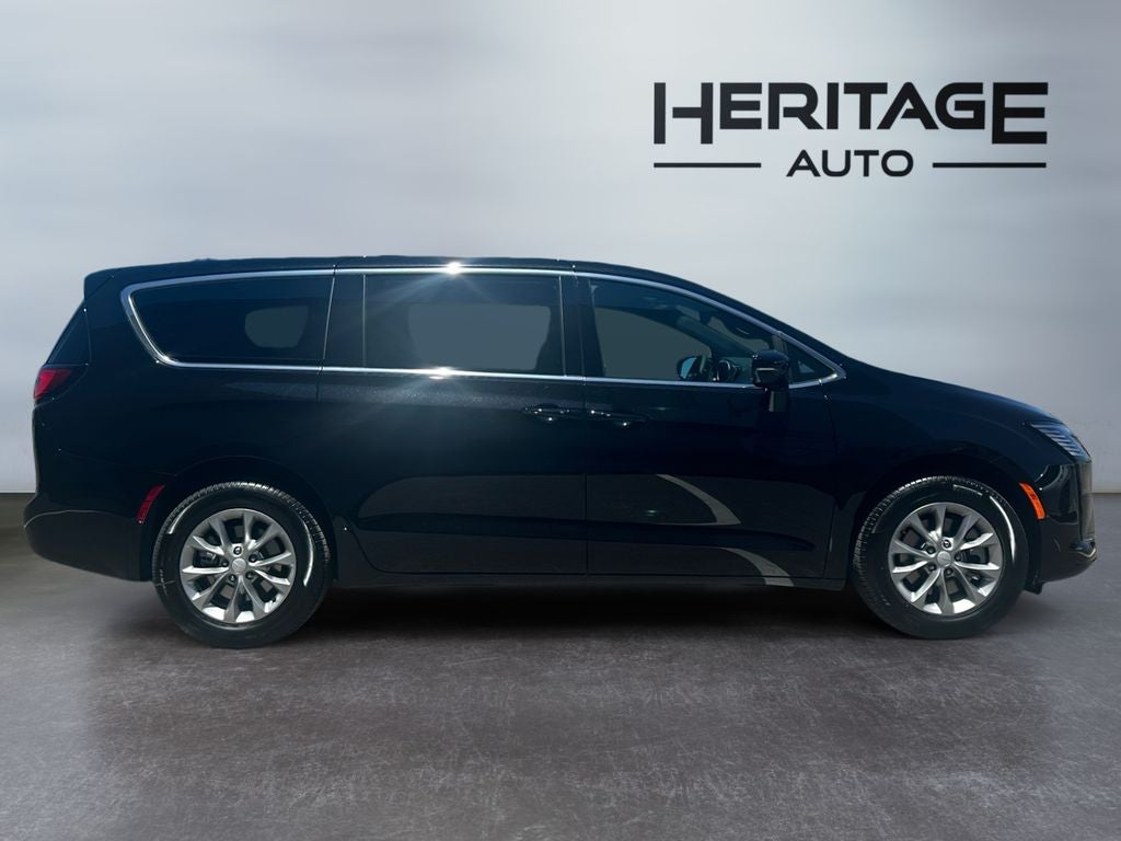 2027 Chrysler Pacifica PACIFICA SELECT AWD