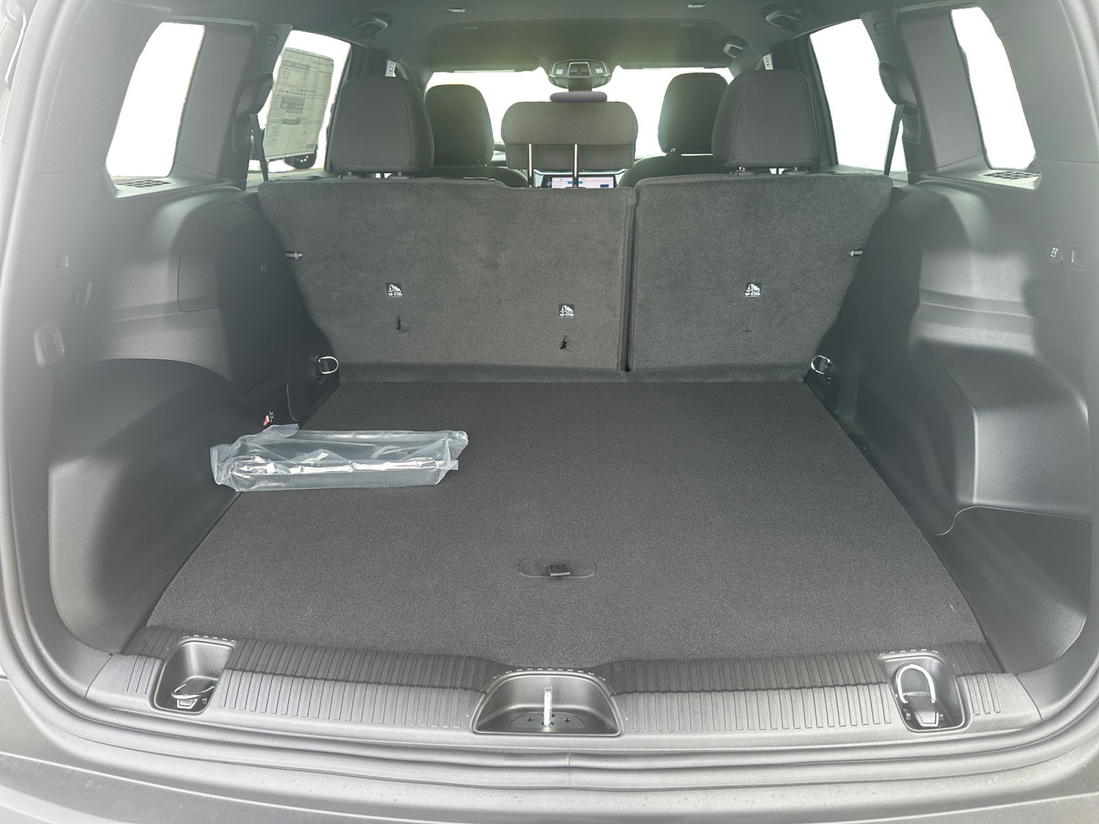 2027 Jeep Cherokee CHEROKEE LAREDO 4X4