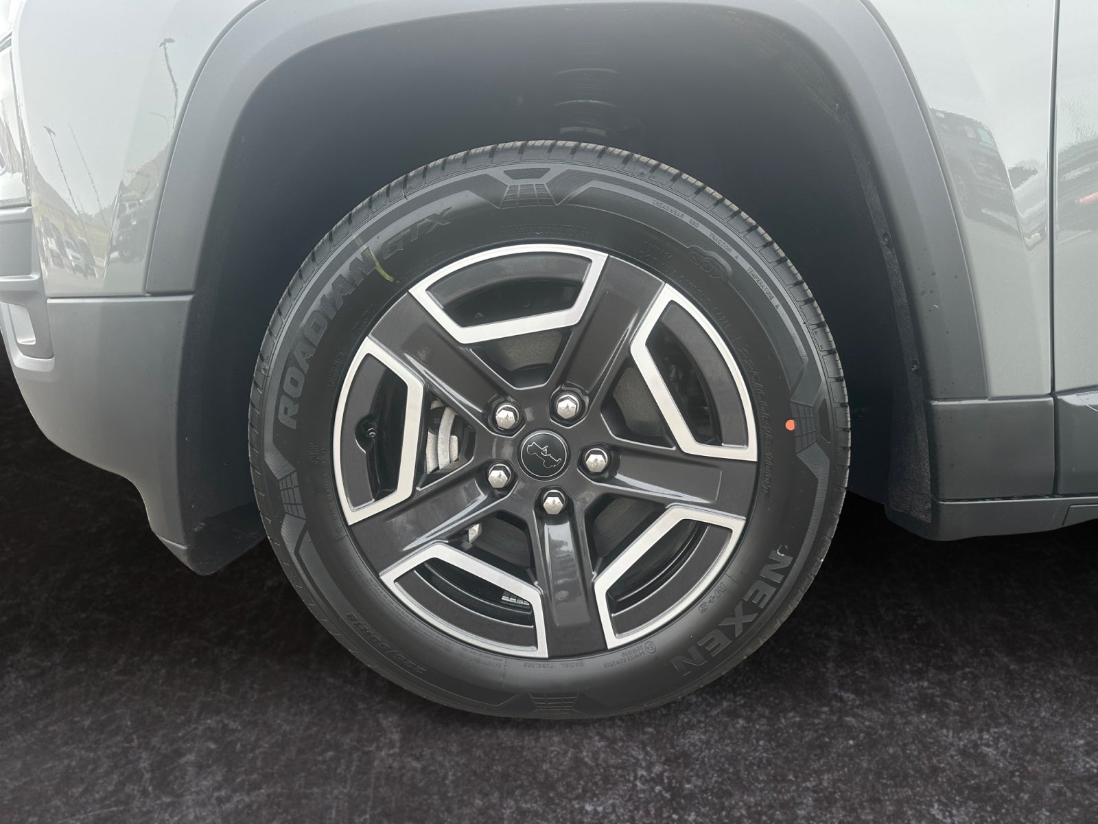 2027 Jeep Cherokee CHEROKEE LAREDO 4X4