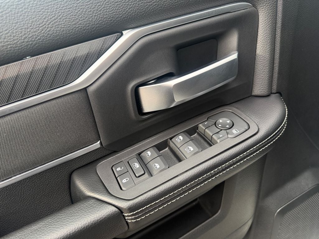 2026 RAM Ram 5500 Chassis Cab RAM 5500 BIG HORN CHASSIS CREW CAB 4X4 84' CA