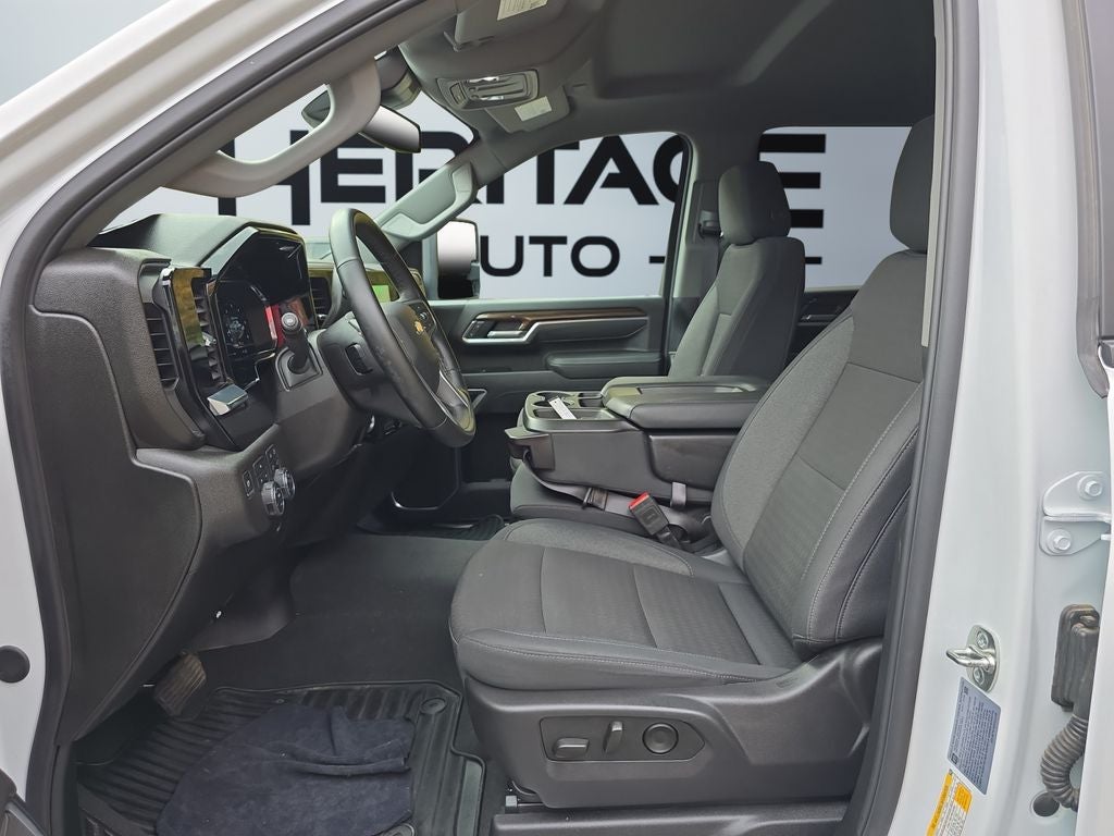 2025 Chevrolet Silverado 3500HD 4WD Crew Cab Long Bed LT