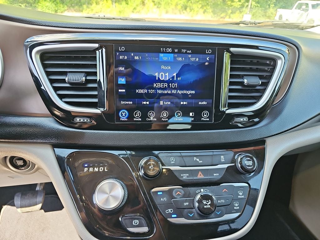 2017 Chrysler Pacifica Touring-L