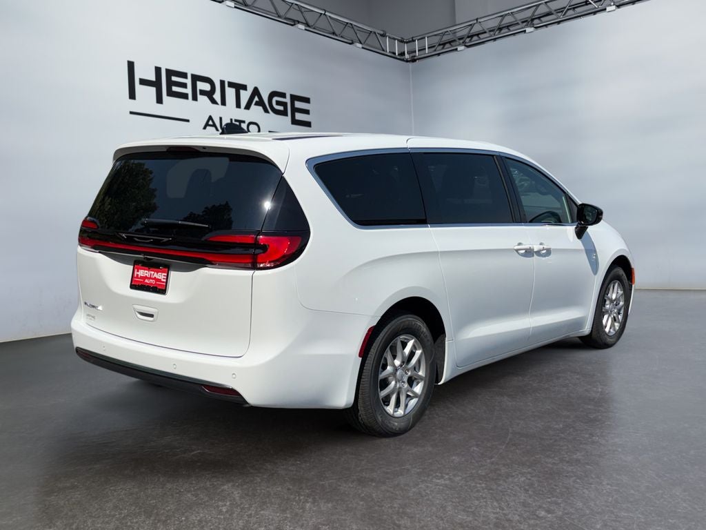 2027 Chrysler Pacifica PACIFICA SELECT