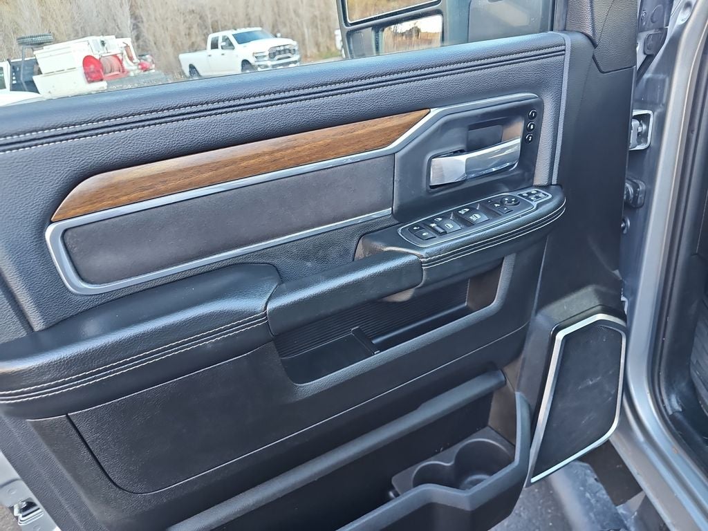 2024 RAM 3500 Laramie Crew Cab 4x4 8' Box