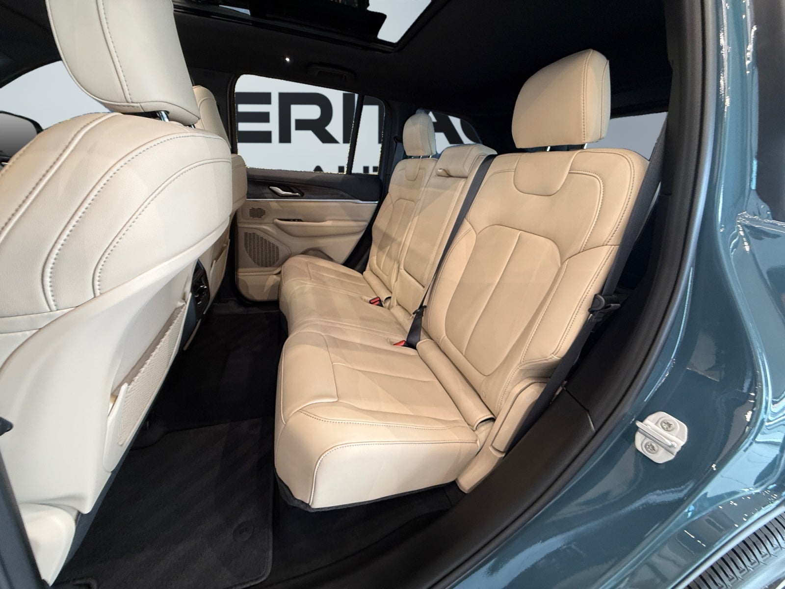 2027 Jeep Grand Cherokee GRAND CHEROKEE LIMITED 4X4