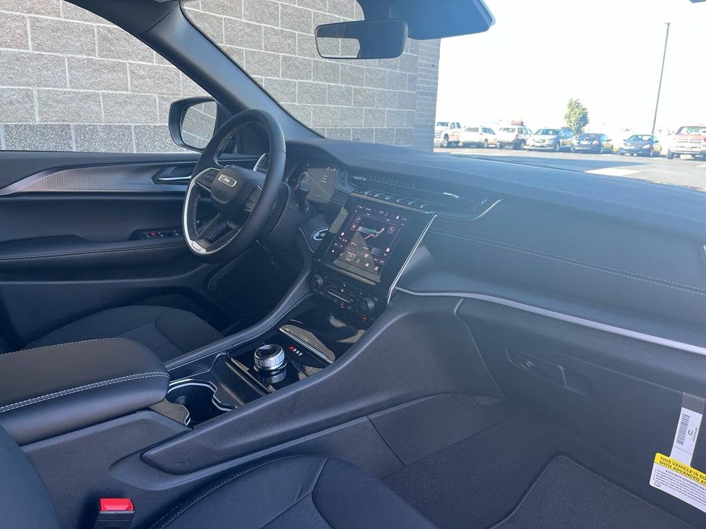 2025 Jeep Grand Cherokee GRAND CHEROKEE L LAREDO X 4X4