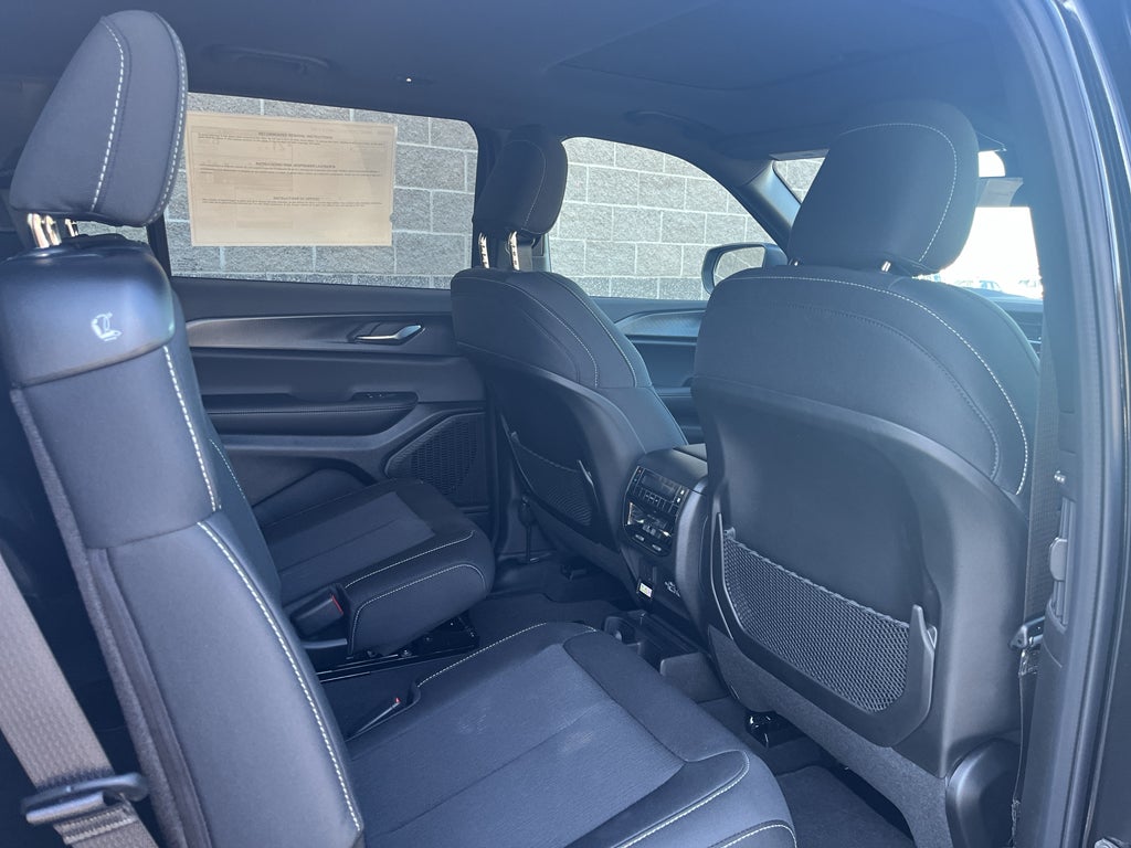 2025 Jeep Grand Cherokee GRAND CHEROKEE L LAREDO X 4X4