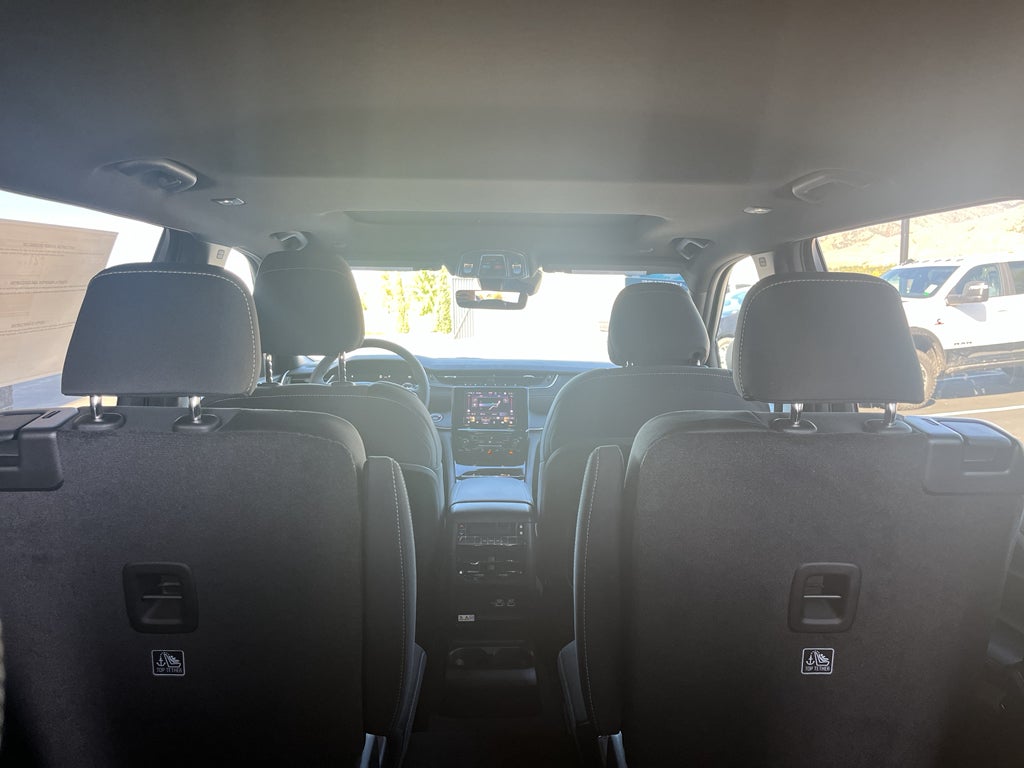 2025 Jeep Grand Cherokee GRAND CHEROKEE L LAREDO X 4X4