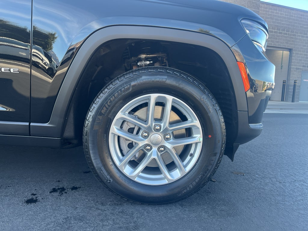2025 Jeep Grand Cherokee GRAND CHEROKEE L LAREDO X 4X4