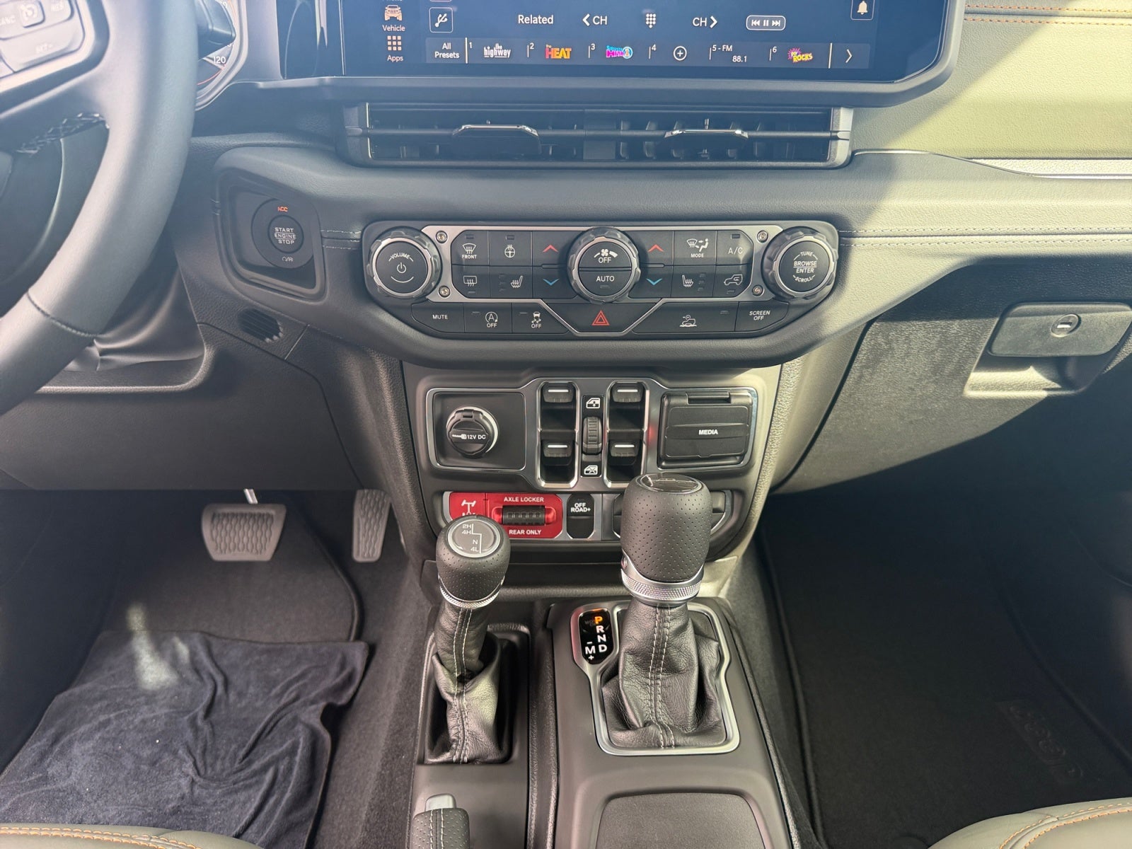 2027 Jeep Gladiator GLADIATOR MOJAVE 4X4