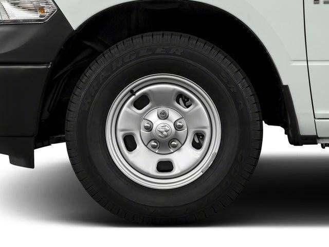 2017 RAM 1500 Express Crew Cab 4x4 5'7' Box