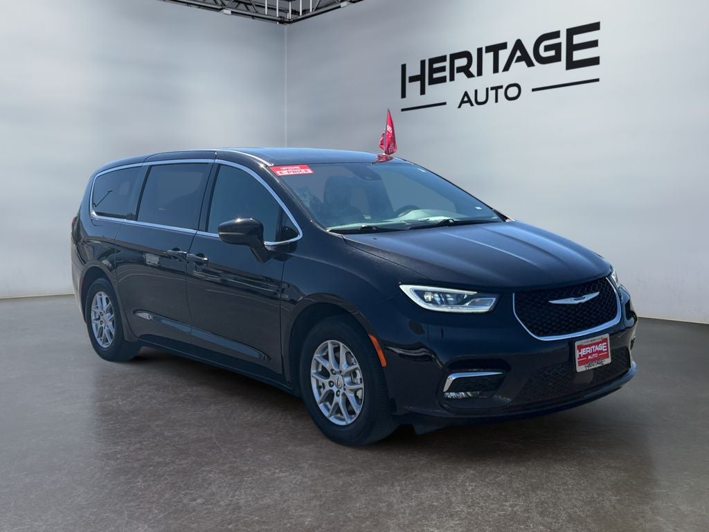 2025 Chrysler Pacifica Select