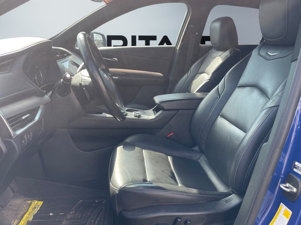 2022 Cadillac XT4 AWD Premium Luxury
